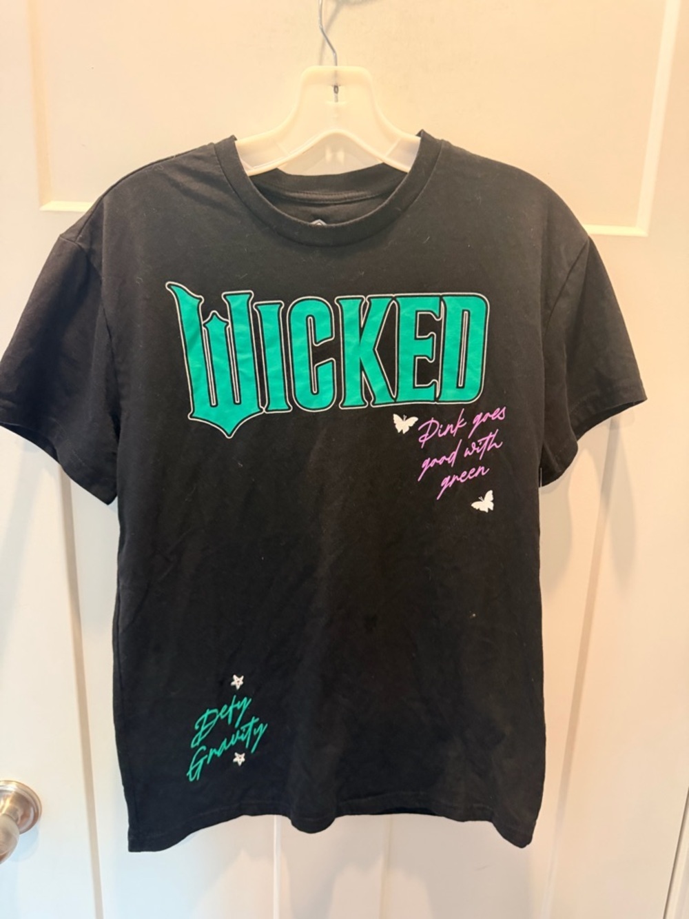 Wicked Graphic Tee Medium Black Broadway Movie Pink Goes Good With Green Shirt